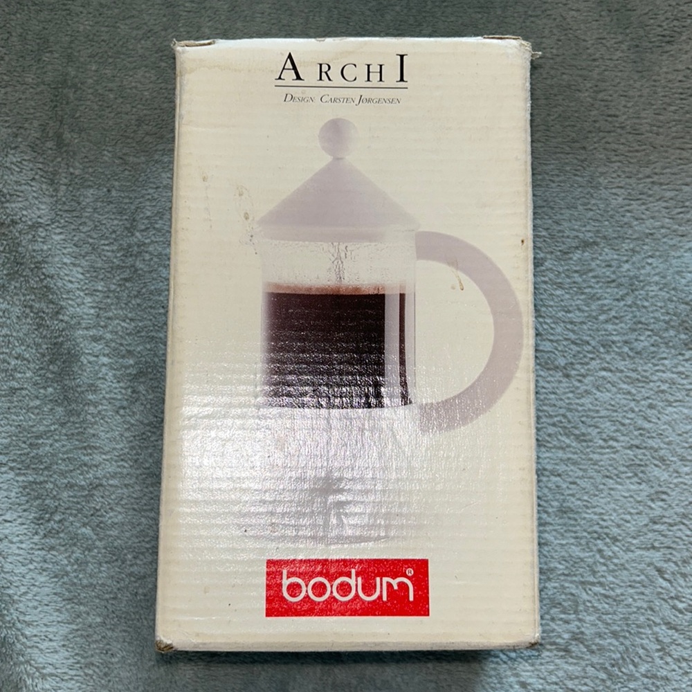 Coffee pot to make ice and hot coffee